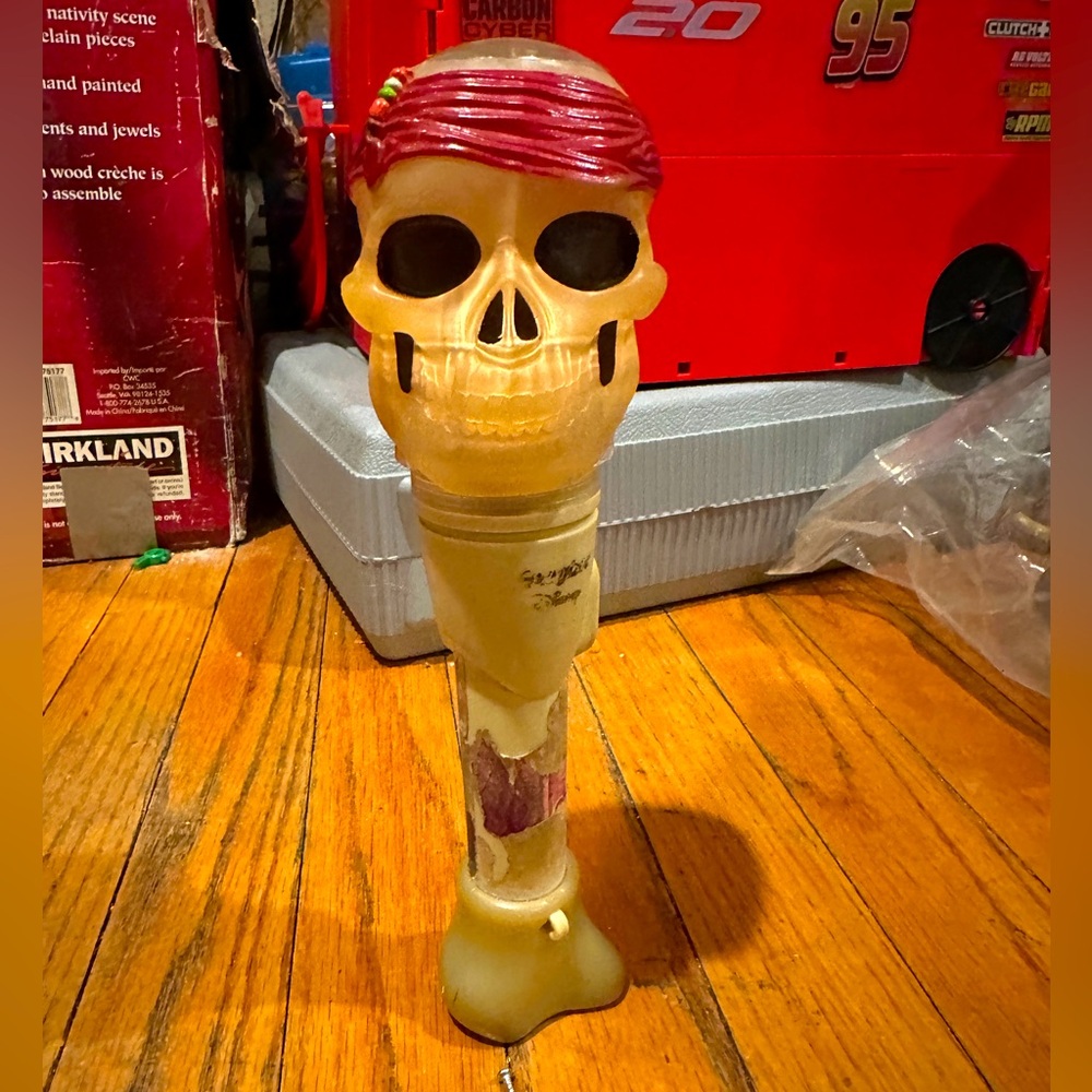 Pirates Of The Caribbean SKULL Flashlight *Glows in Dark* Krypton 2001 RARE